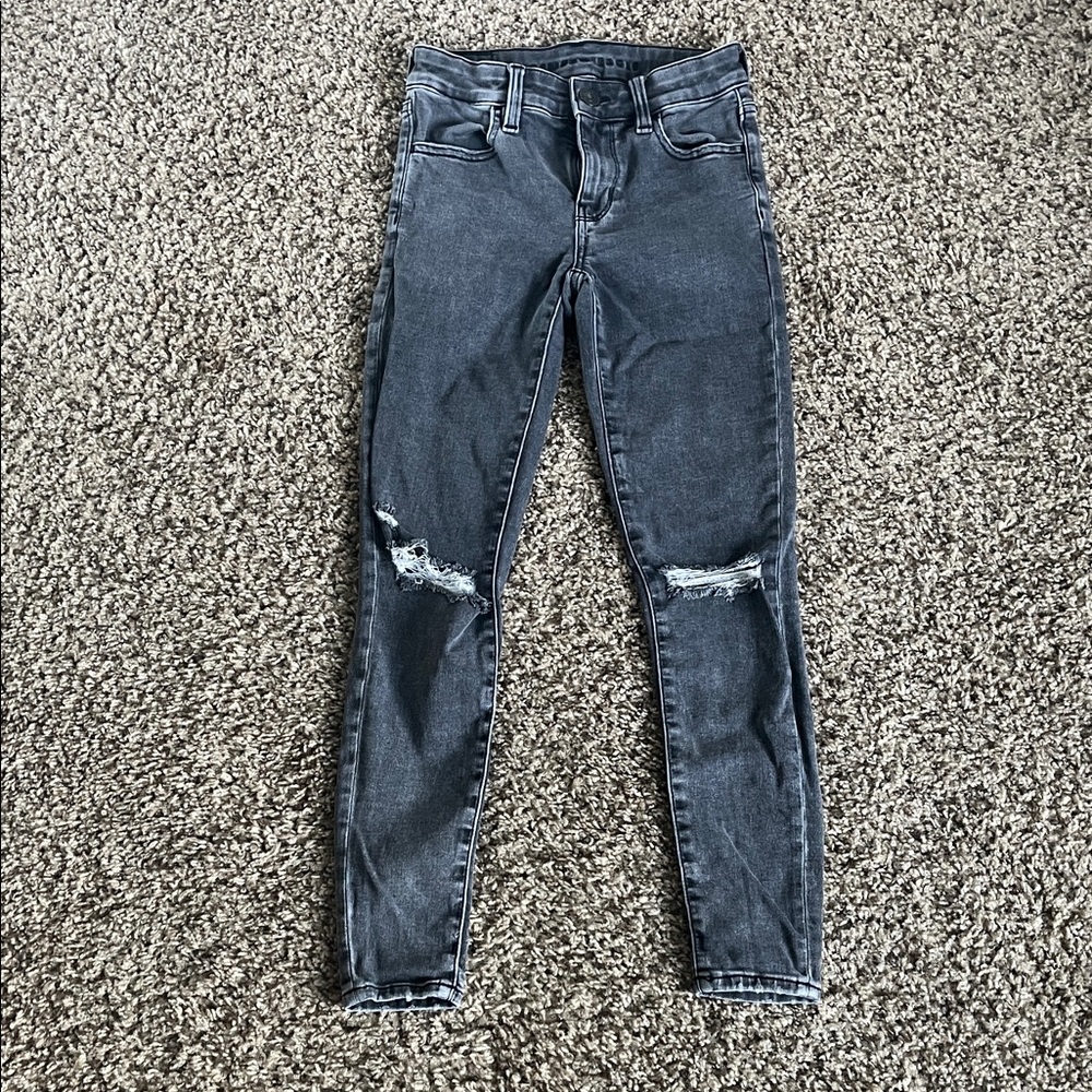 AE Women's Distressed Gray Jeans, 0 short